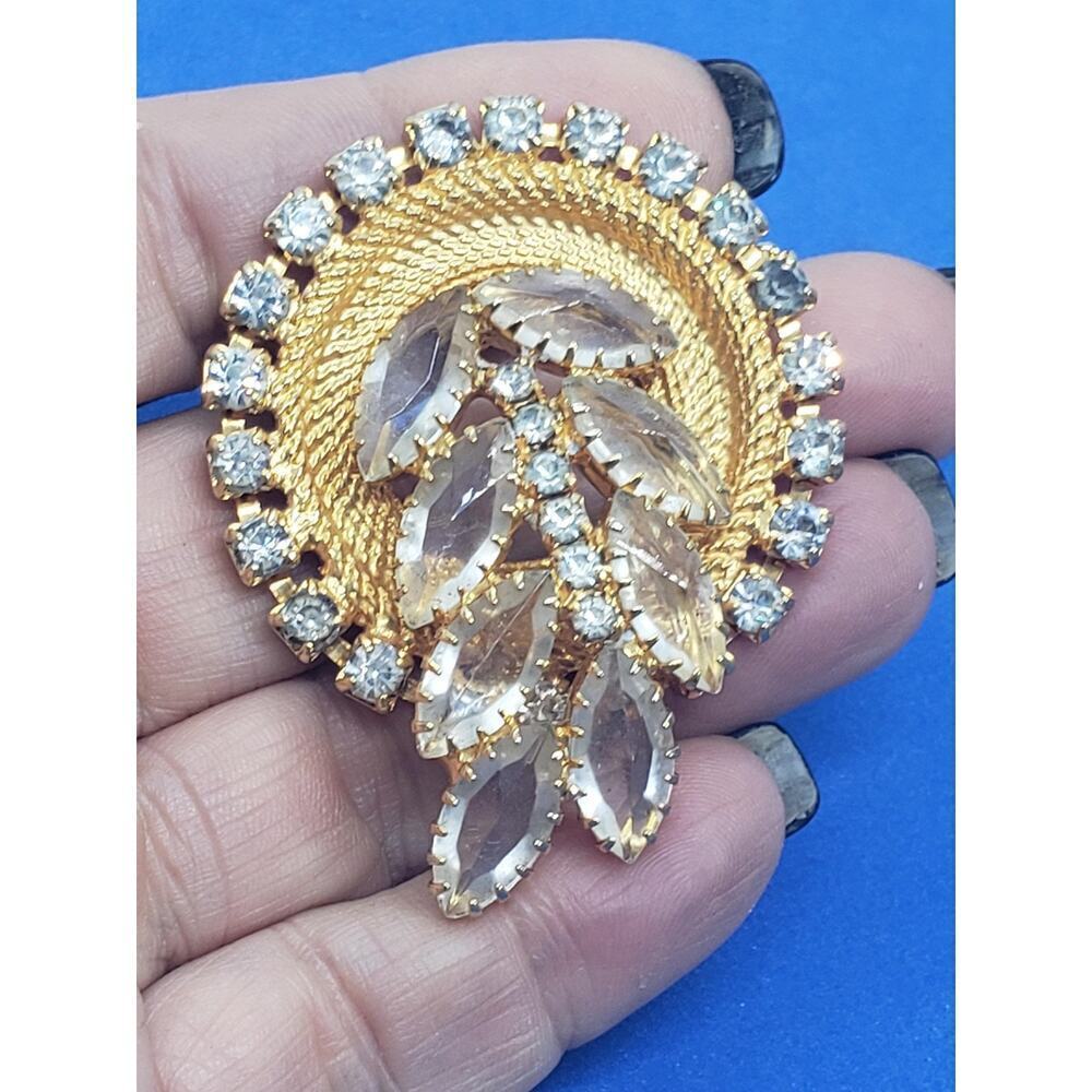 Vintage Gold & Clear Rhinestone Big Wreath Brooch Mesh Prong Set 1950s Stunning - Picture 8 of 11